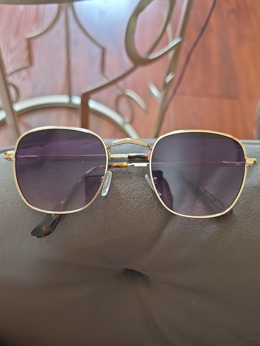 0Gold Frame Sunglasses with Tortoise Shell Accents